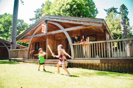 KV Lodge - sunny children playing