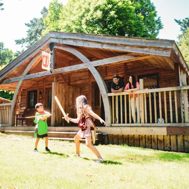 KV Lodge - sunny children playing